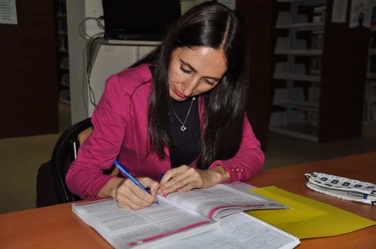 Üçüncü Üniversitesini Okuyan Hülya’nın En Büyük Hayali Kaymakam Olmak