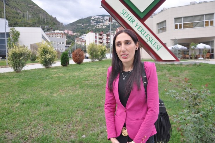 Üçüncü Üniversitesini Okuyan Hülya’nın En Büyük Hayali Kaymakam Olmak