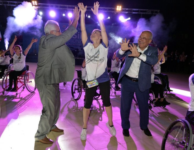 1. Mersin Uluslararası Engelsiz Sanat Festivali, Renkli Görüntülerle Sürüyor