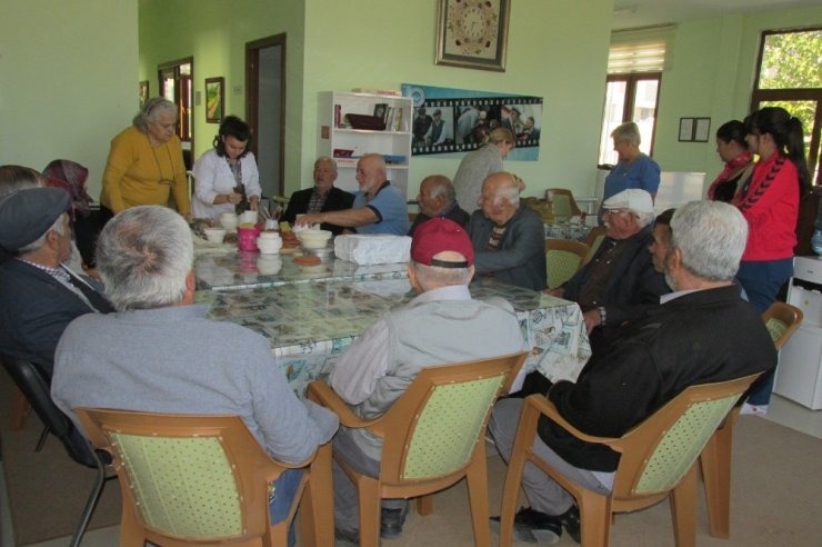 Koca Çınarlara Seramik Dersi