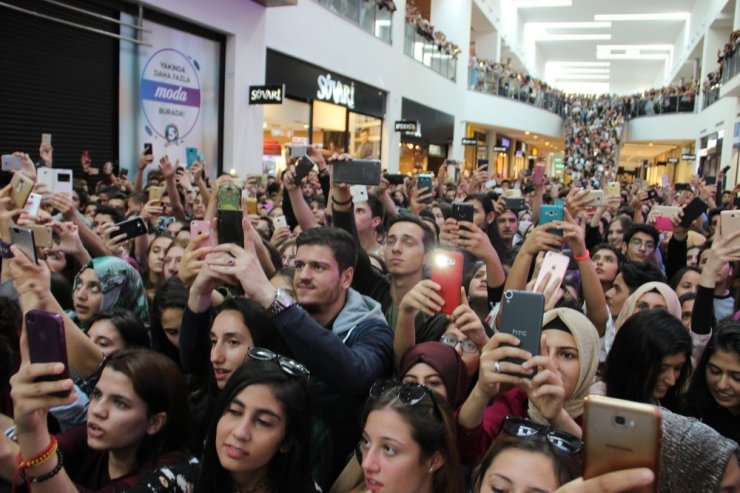 Manisa’da Oğuzhan Koç Ve Ferman Akgül Rüzgarı