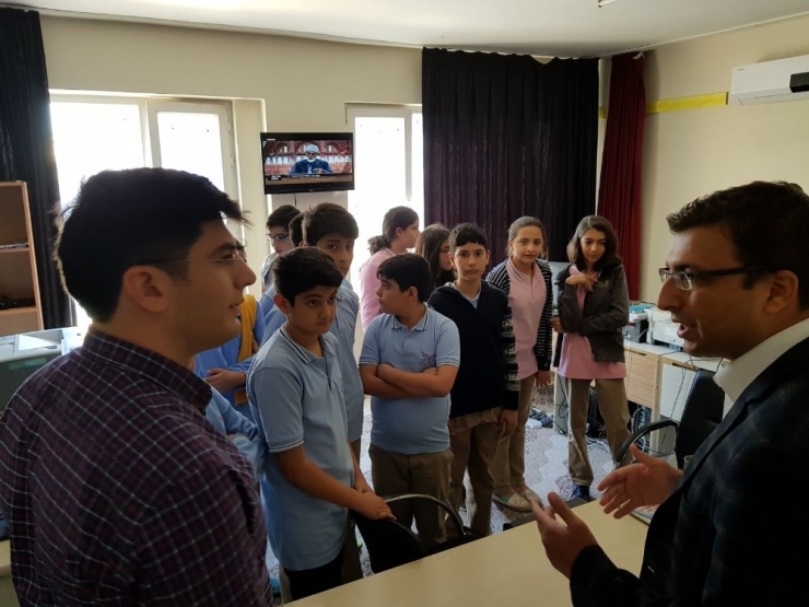 Öğrenciler Televizyon Ve Radyoculuk Hakkında Bilgi Edindi