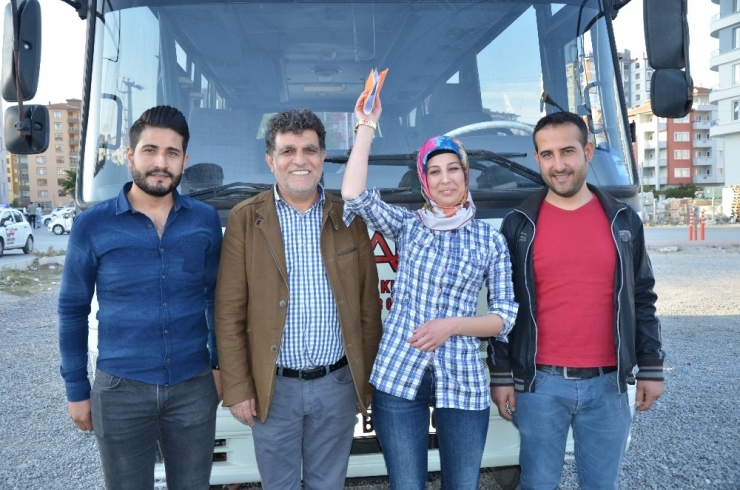 ‘Kadından Şoför Olmaz’ Algısını Yıkmak İçin E Sınıfı Ehliyeti Aldı