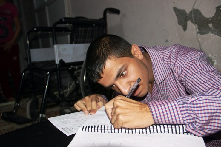 Engelleri Aşan Lise Öğrencisi Servisleri Aşamadı