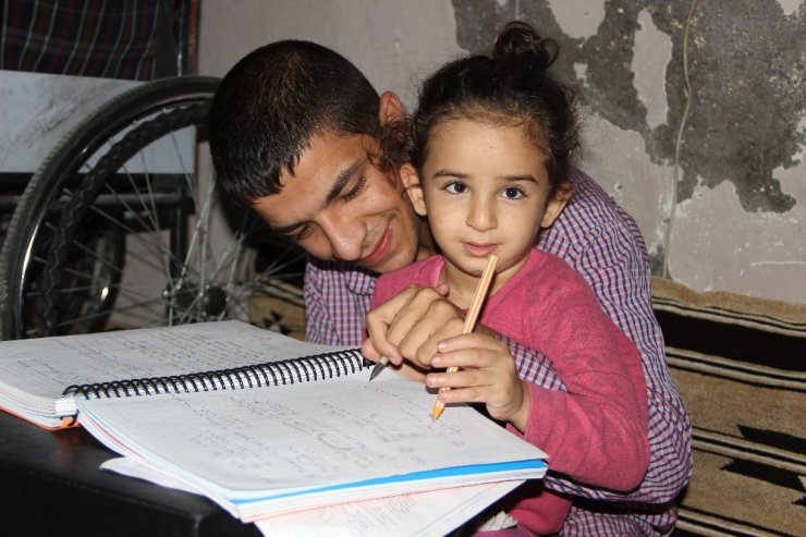 Engelleri Aşan Lise Öğrencisi Servisleri Aşamadı