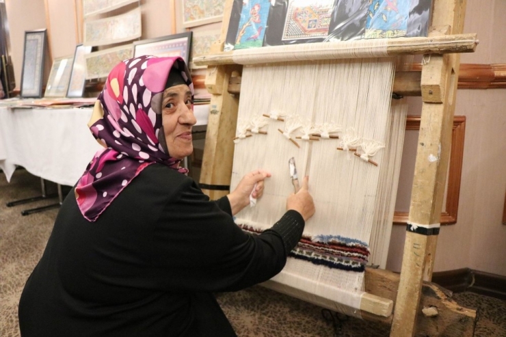 ‘Mesleki Eğitim Yoluyla Engelsiz Hayata’ Projesi’nde El Emekleri Sergilendi