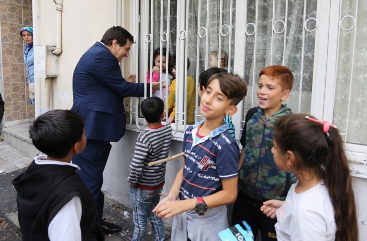 Bursa Valisi Fırında Ekmek Dağıttı