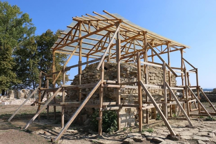 Bigalı Kalesi’nin Restorasyonu Devam Ediyor