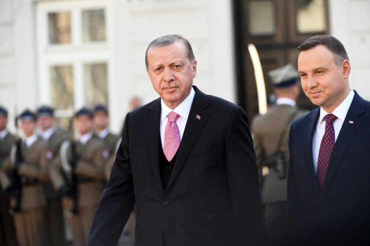 Cumhurbaşkanı Erdoğan, Polonya’da Resmi Törenle Karşılandı