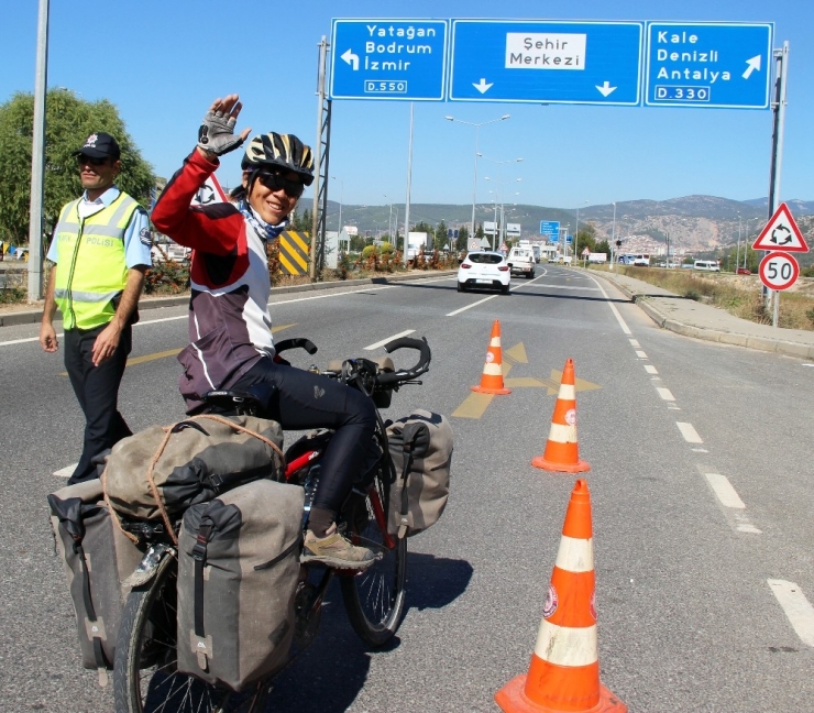 Aşk Acısını Unutmak İçin 6 Aydır Pedal Çeviriyor