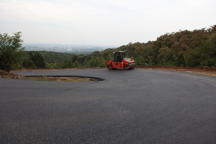Güzlek Mahallesi 7 Bin Ton Sıcak Asfalt İle Yeni Yüzüne Kavuştu