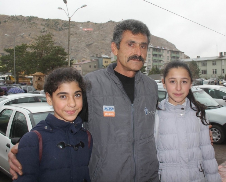 ’Yediuyur’ Su İçmek İstediği Pet Şişesinde Mahsur Kaldı