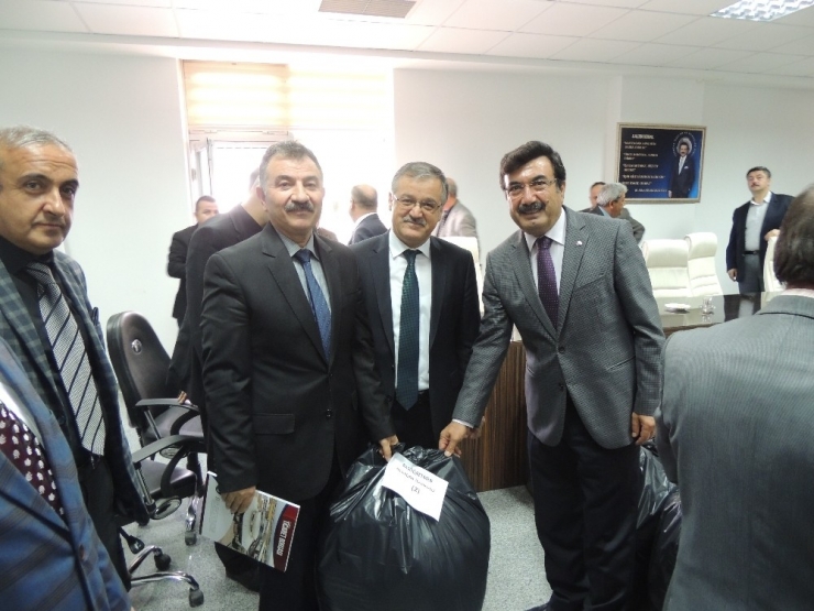 Çorum Ticaret Borsası’ndan 700 Öğrenciye Kaban Yardımı