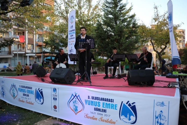 Yunus Emre Sahneleri Beğeni Topluyor