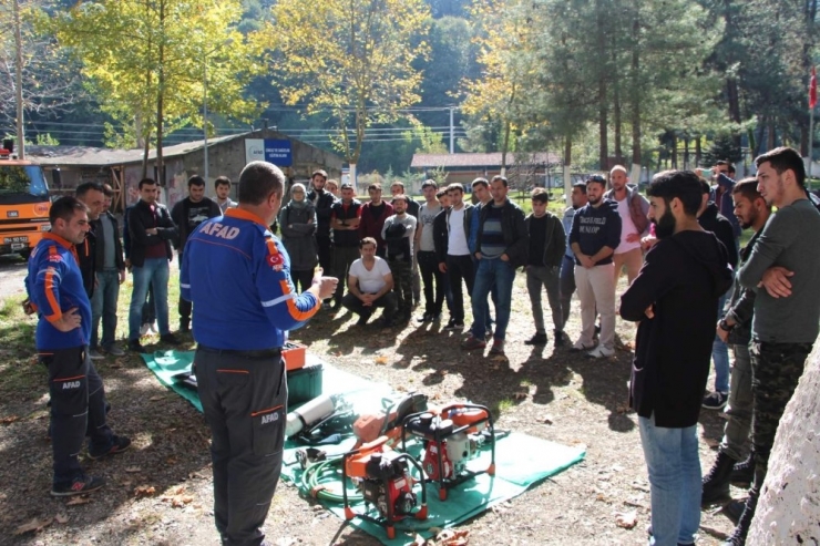 Afad Gönüllülerine Saha Eğitimleri Veriliyor