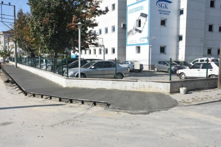 Kaldırım Ve Asfalt Çalışmaları Devam Ediyor