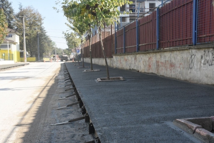 Kaldırım Ve Asfalt Çalışmaları Devam Ediyor