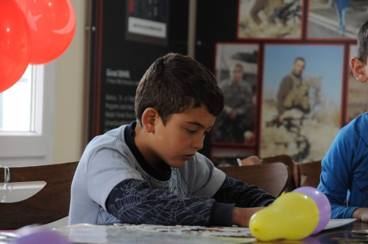 Büyüdüğü Sokakların Yeni Üyelerini Unutmadı