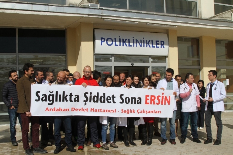 Ardahan’da Doktorlar İsyan Etti