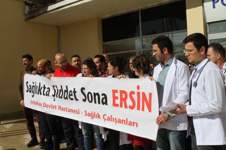 Ardahan’da Doktorlar İsyan Etti