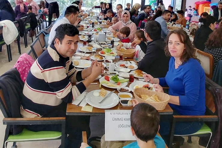 Bengi’de Eğitim Okuldan Dışarıya Taştı