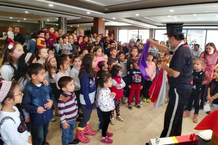 Bengi’de Eğitim Okuldan Dışarıya Taştı