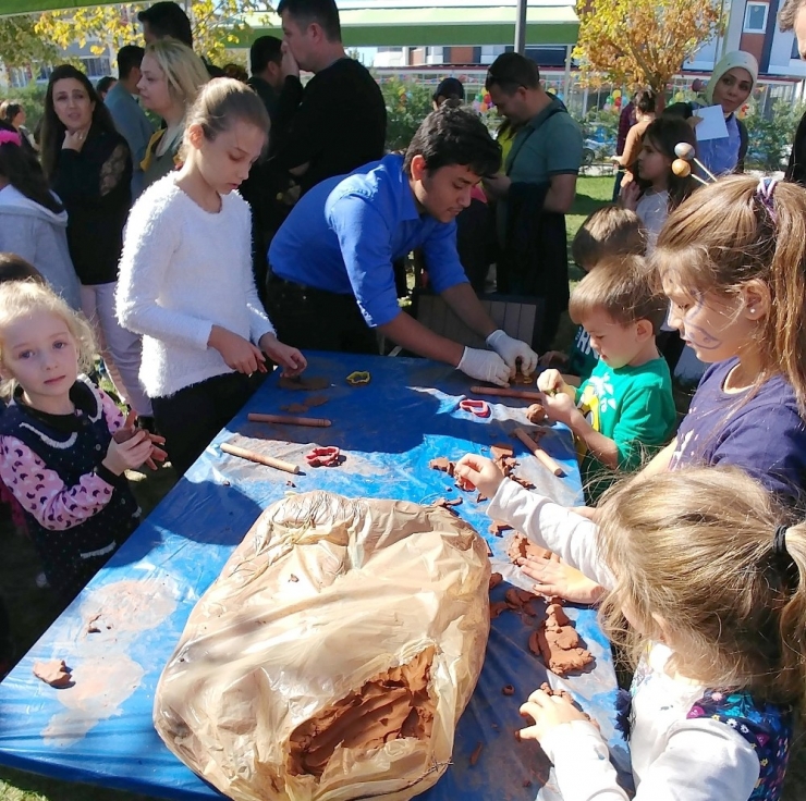 Bengi’de Eğitim Okuldan Dışarıya Taştı
