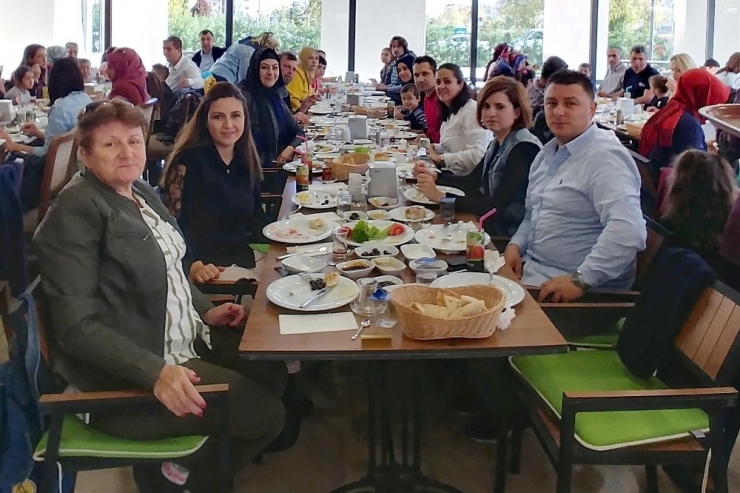 Bengi’de Eğitim Okuldan Dışarıya Taştı