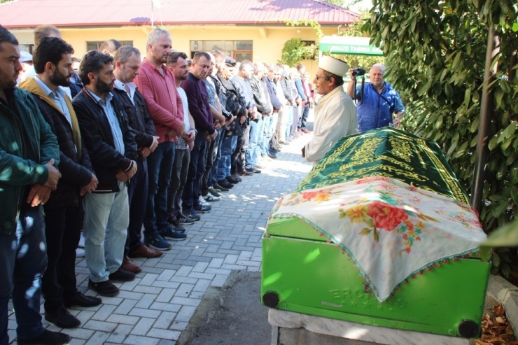 Sakarya’da Trafik Kazasında Ölen 3 Kişi Son Yolculuğuna Uğurlandı