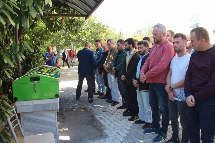 Sakarya’da Trafik Kazasında Ölen 3 Kişi Son Yolculuğuna Uğurlandı