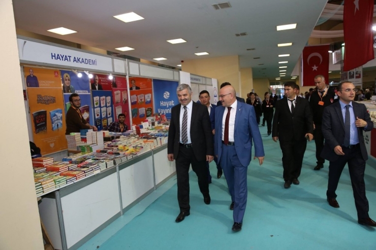 Başkan Ve Valiler Kitap Fuarında