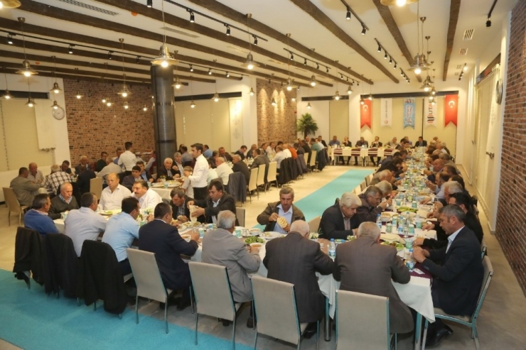 Başkan Cahan: "El Ele Verdiğimiz Zaman Muhtarlarımızla Üstesinden Gelemeyeceğimiz Bir Şey Yok”