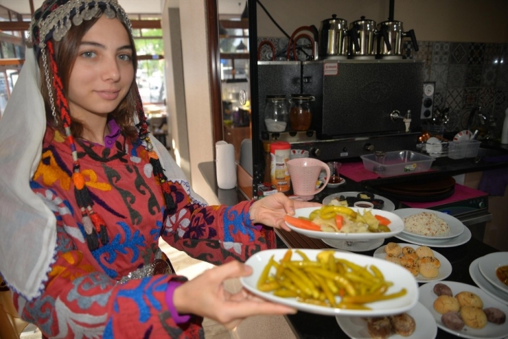 Bilecik’in Lezzetleri Aynı Sofrada Buluşuyor