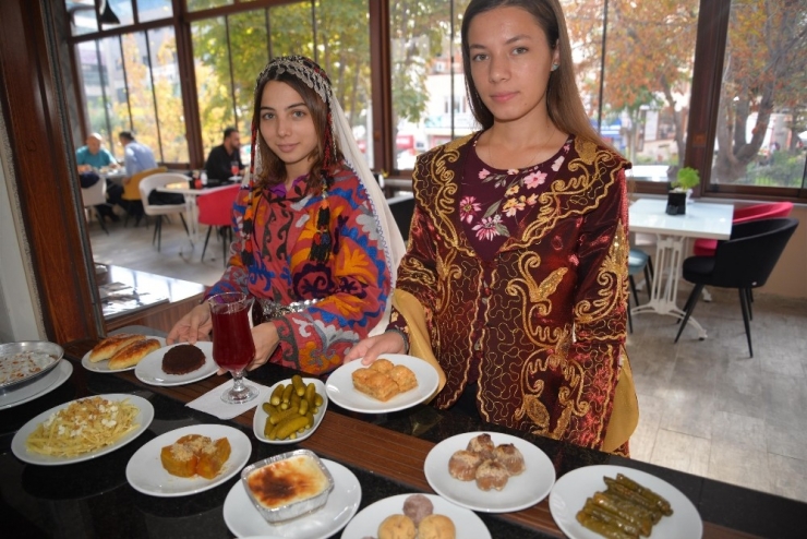 Bilecik’in Lezzetleri Aynı Sofrada Buluşuyor