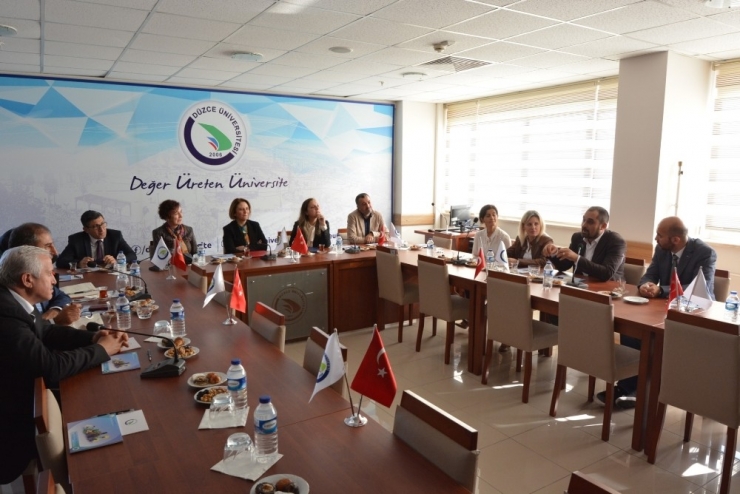 Düzce Üniversitesi İle Bezmialem Üniversitesi Arasında İşbirliği Sözleşmesi İmzalandı