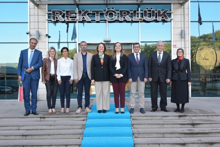 Düzce Üniversitesi İle Bezmialem Üniversitesi Arasında İşbirliği Sözleşmesi İmzalandı