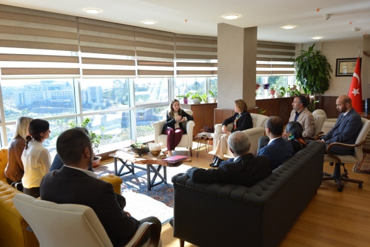 Düzce Üniversitesi İle Bezmialem Üniversitesi Arasında İşbirliği Sözleşmesi İmzalandı