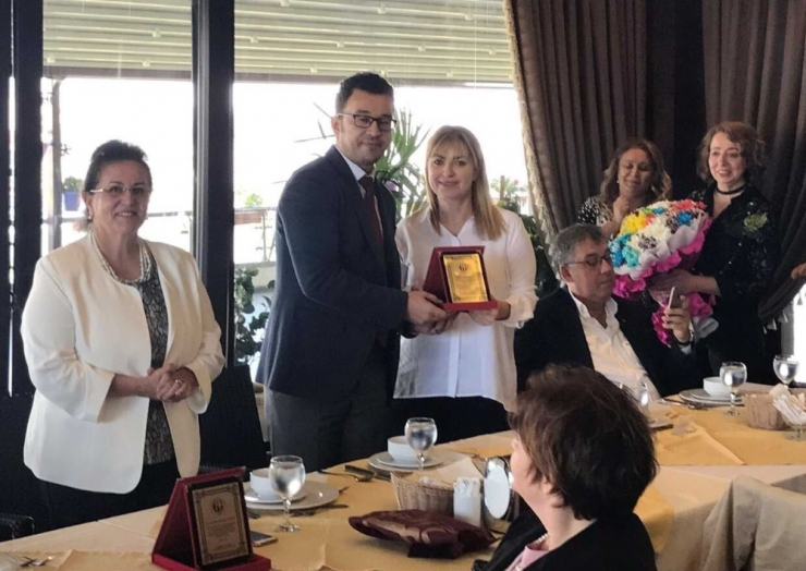 Yüksekokulu Personelleri Emeklilik Yemeğinde Bir Araya Geldi