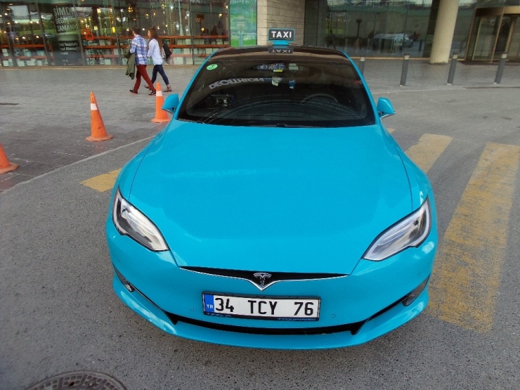 İstanbullular ’Turkuaz Taksi’ye Yoğun İlgi Gösteriyor