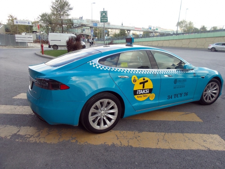 İstanbullular ’Turkuaz Taksi’ye Yoğun İlgi Gösteriyor