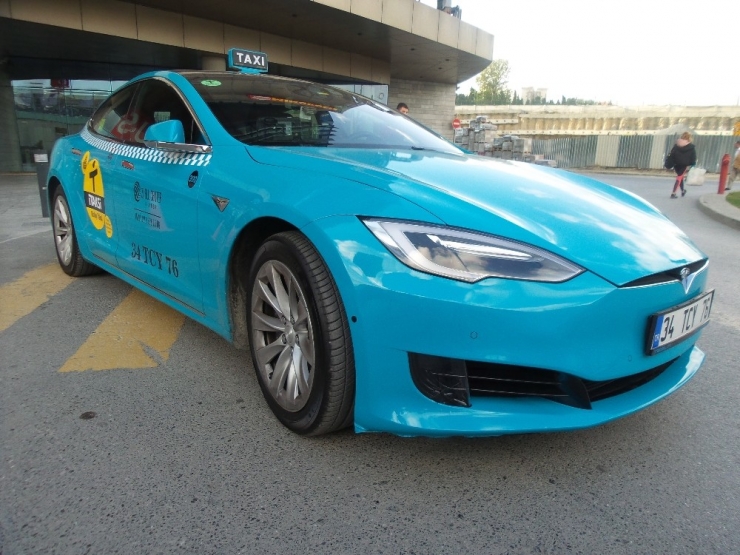 İstanbullular ’Turkuaz Taksi’ye Yoğun İlgi Gösteriyor