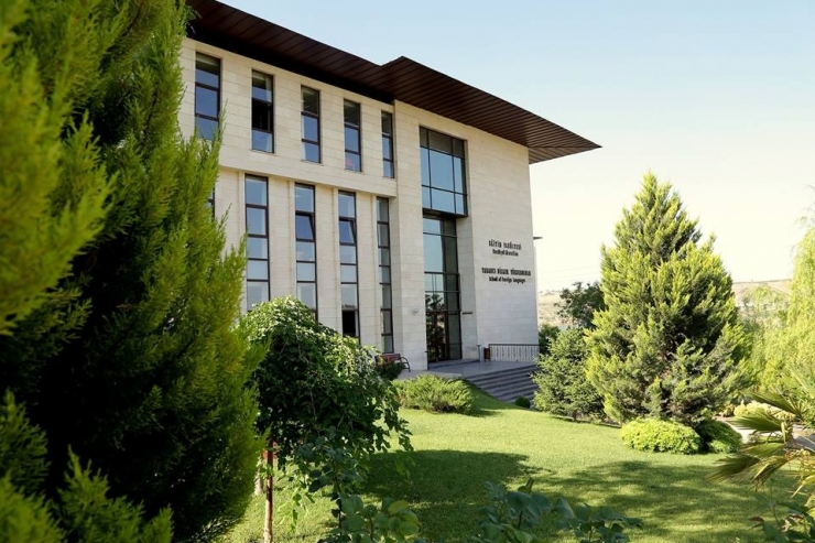 Hkü’ye Başarı Ödülü