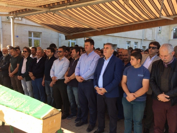 Sakarya’da Trafik Kazasında Ölen 3 Kişi Son Yolculuğuna Uğurlandı