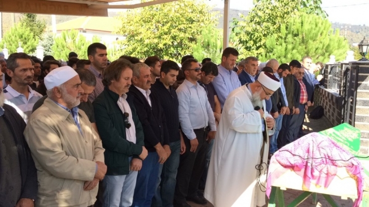 Sakarya’da Trafik Kazasında Ölen 3 Kişi Son Yolculuğuna Uğurlandı