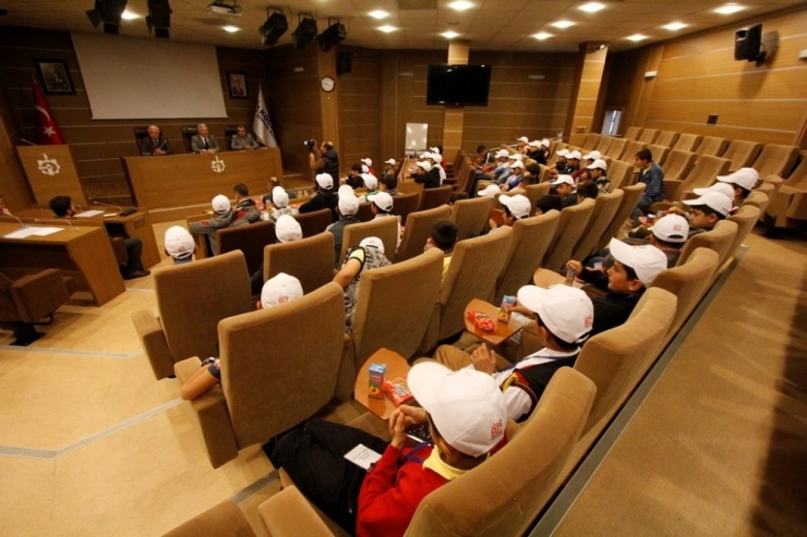 Ağrılı Öğrencilerden Büyükşehir Belediyesi’ne Kardeşlik Teşekkürü