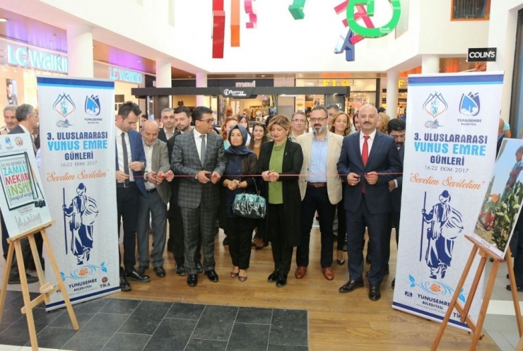 "Sevelim Sevilelim" Fotoğraf Sergisi Açıldı