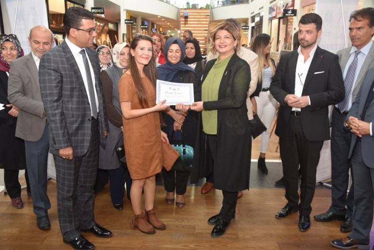 "Sevelim Sevilelim" Fotoğraf Sergisi Açıldı