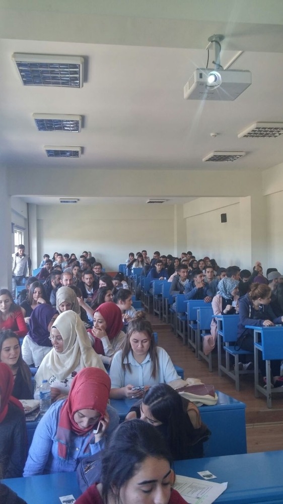 Üniversite Öğrencilerine ’Trafik Adabı’ Konulu Konferans