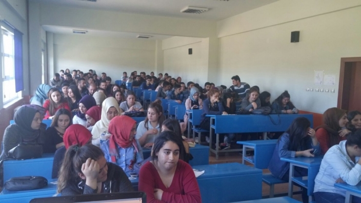 Üniversite Öğrencilerine ’Trafik Adabı’ Konulu Konferans