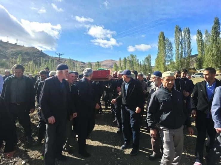 Müftü Çelik, Annesinin Cenazesini Kıldırdı